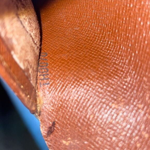 Authentic Louis Vuitton Monogram Porte Monnaie Billets Compact Wallet - Picture 11 of 11